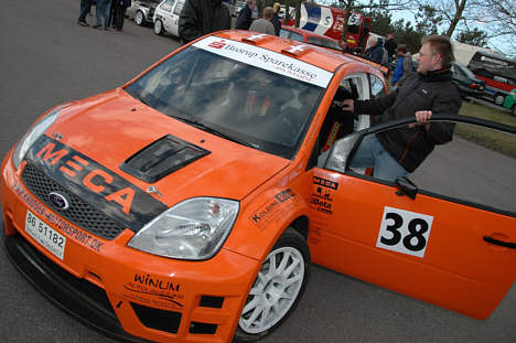 Efter en pause – hvor han bl.a. er blevet far til en lille dreng – sætter Martin Knudsen sig fredag aften atter bag rattet af sin Ford Fiesta Super 1600 for at give gas i Tvilum-Scanbirk Rallyshow.